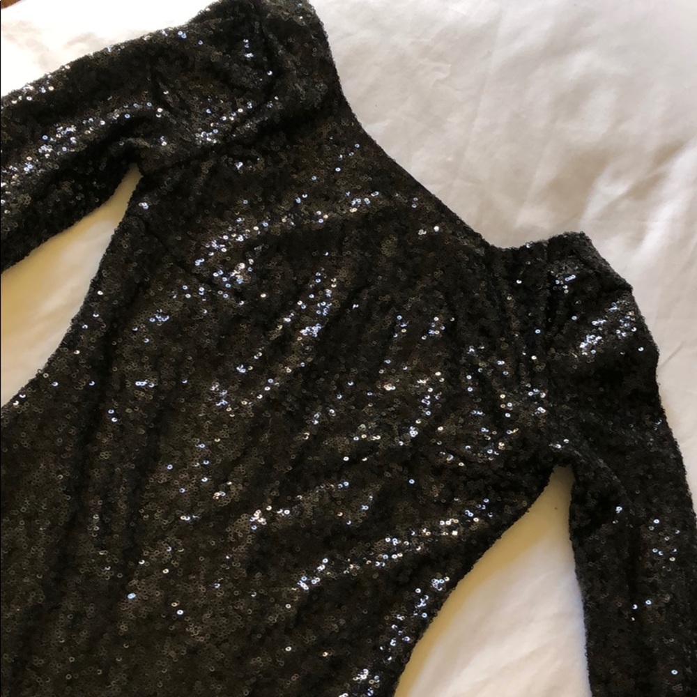 Black sequins mini long sleeve dress